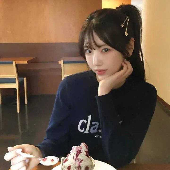 皮裘大衣女人